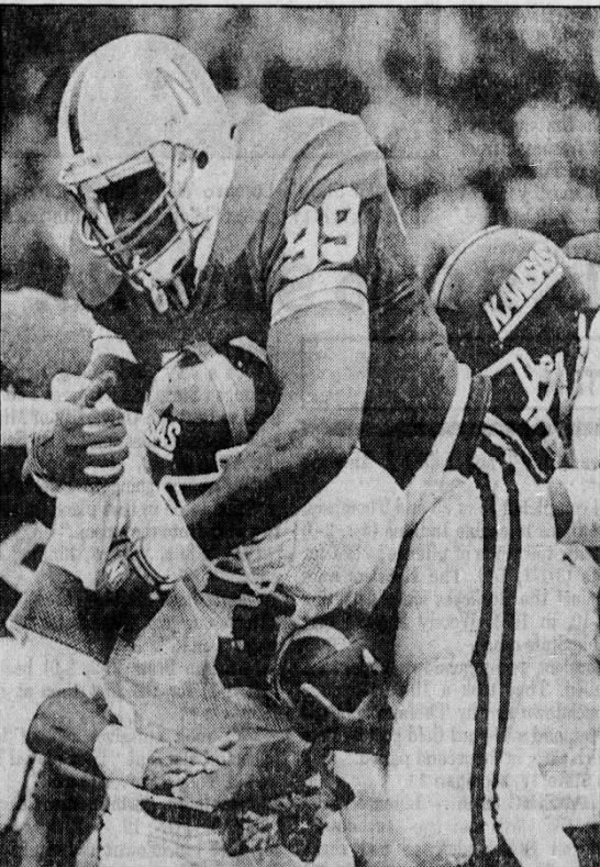 1987 Neil Smith tackle vs Kansas football Frank Hatchett - 
