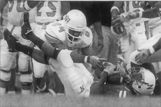 2003 Nebraska-Oklahoma State football, Lornell McPherson interception photo - 