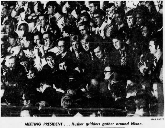 1971.01.14 Nixon and Nebraska players - 