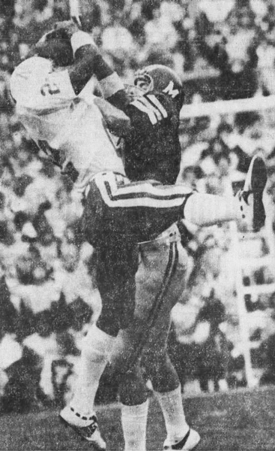1977 Nebraska-Missouri football, Kenny Brown vs. MU's Steve Mally - 