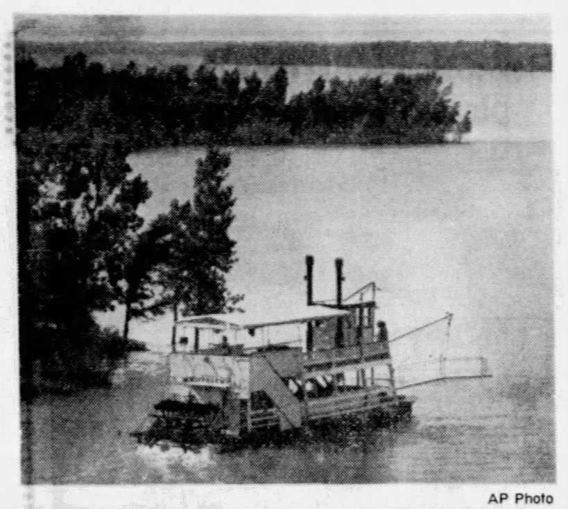 The Whippoorwill showboat. Image taken prior to the June 17, 1978 tornado.
