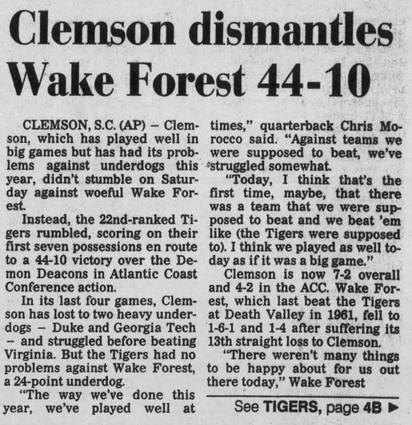 Clemson dismantles Wake Forest 44–10