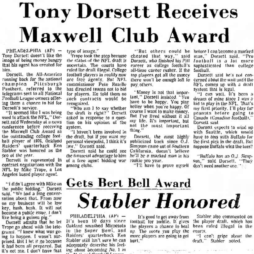 Tony Dorsett Receives Maxwell Club Award