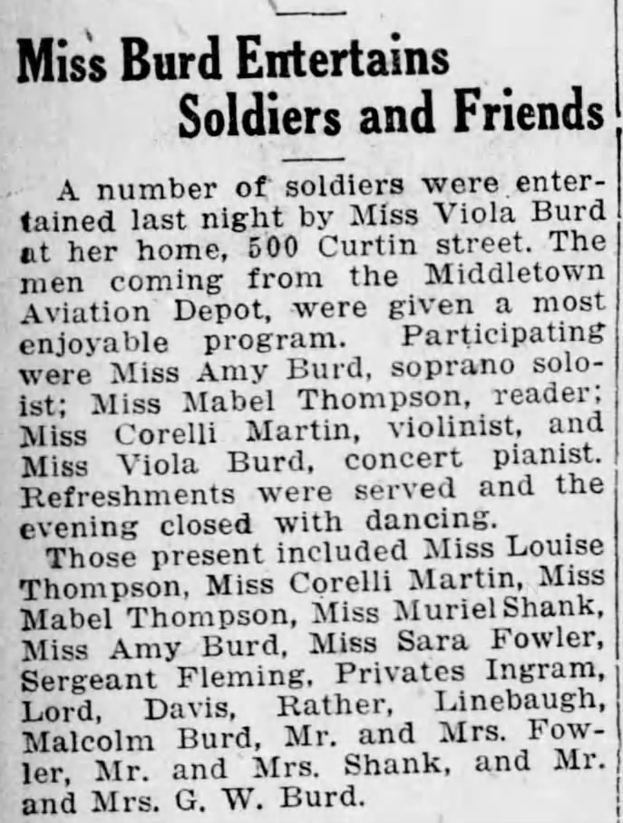 1918 Mabel Thompson entertains soldiers